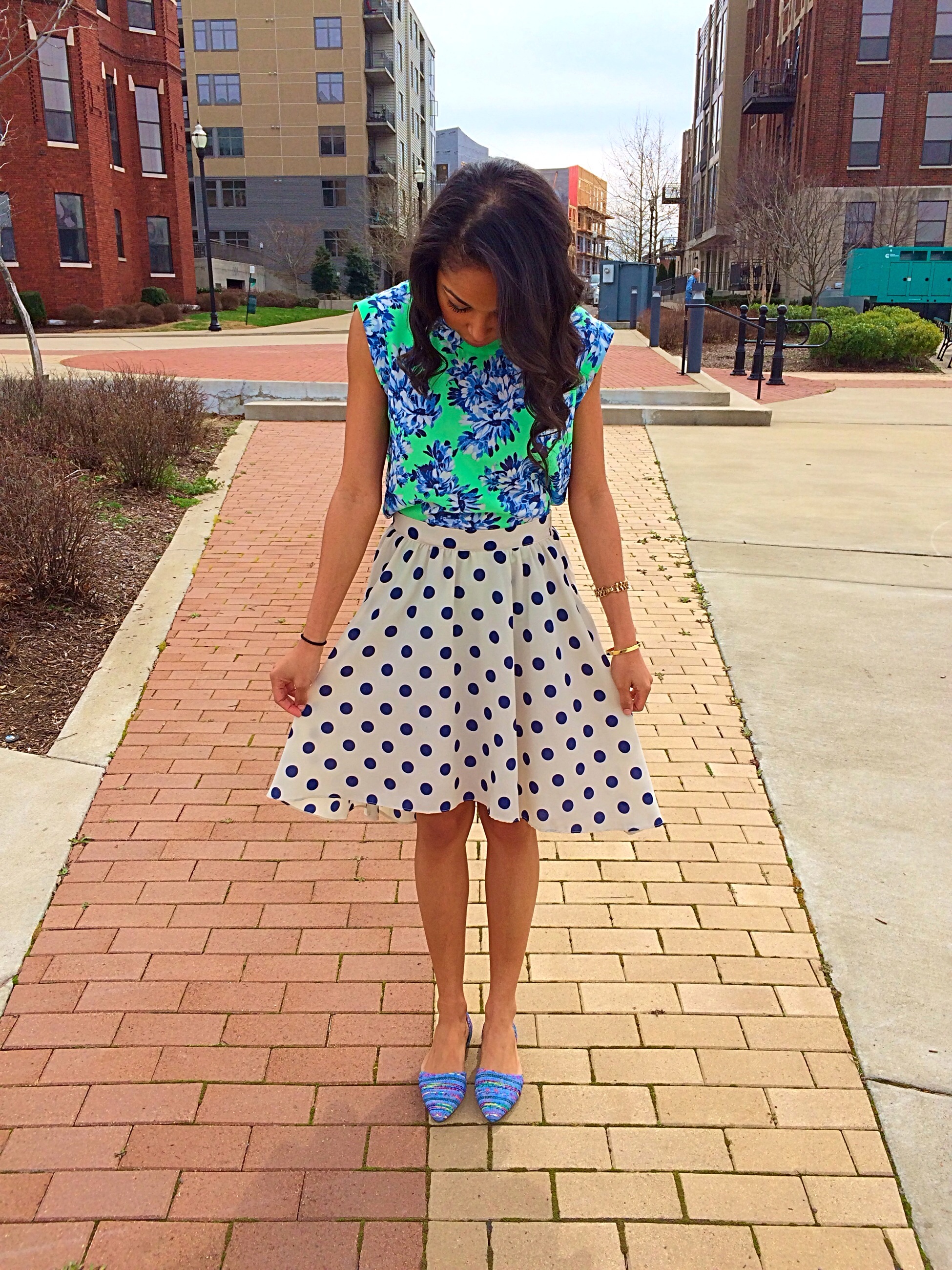 tops to wear with polka dot skirt